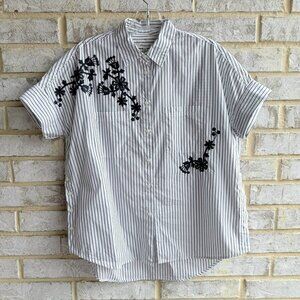 Madewell Short Sleeve Embroidered Floral Gray/White Striped  Shirt Size XXS.